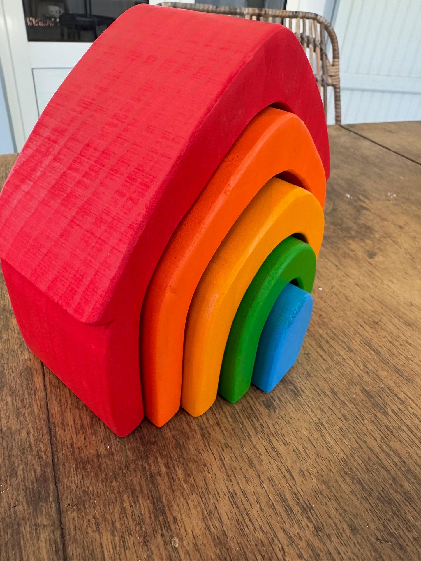 Maison arc-en-ciel en bois