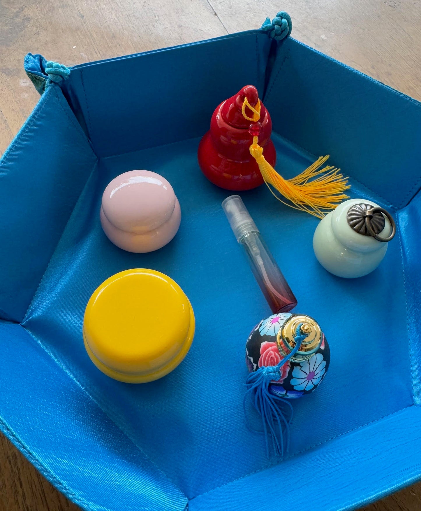 Set de flacons Montessori - ouvrir et fermer