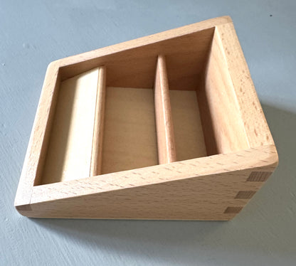 Mini support de cartes Montessori en bois