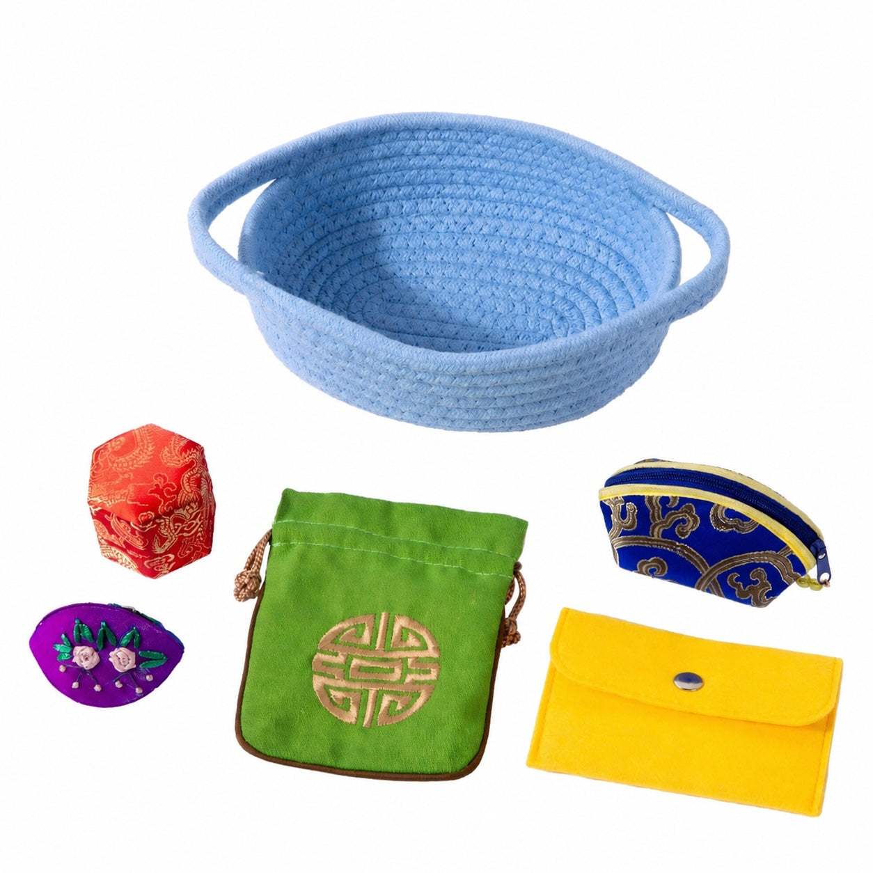 Activité ouvrir et fermer des sacs Montessori