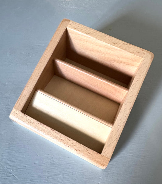 Mini support de cartes Montessori en bois