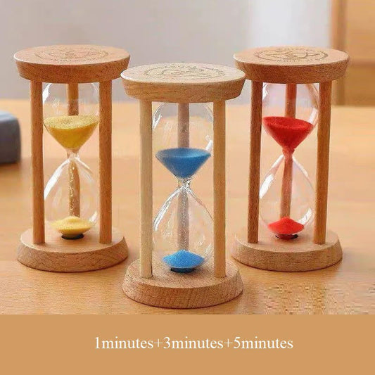 Lot de 3 sabliers Montessori en bois avec sable coloré jaune, bleu et rouge, durées 1, 3 et 5 minutes.