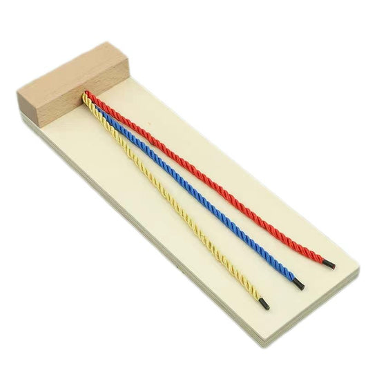 Planche de tressage Montessori en bois avec trois cordons colorés pour apprentissage pratique des enfants