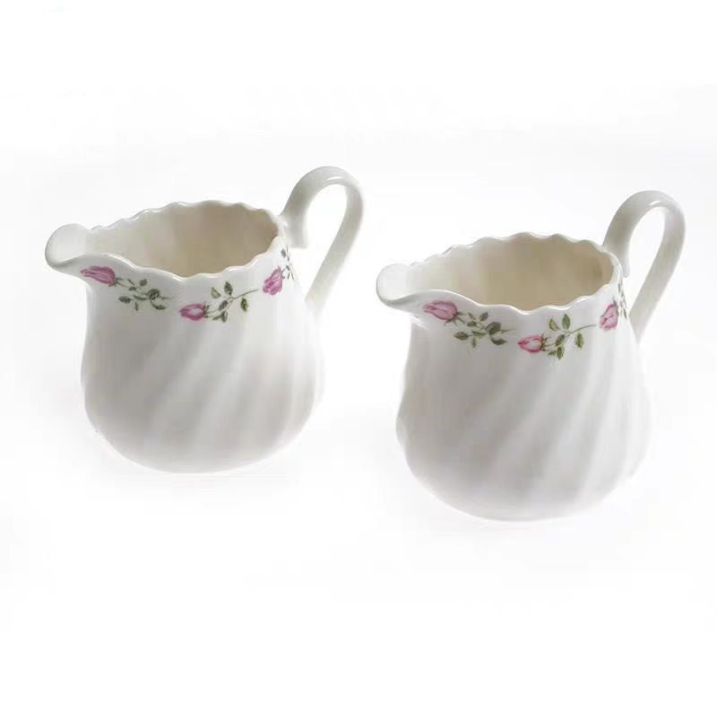 Pichet en porcelaine - une unité