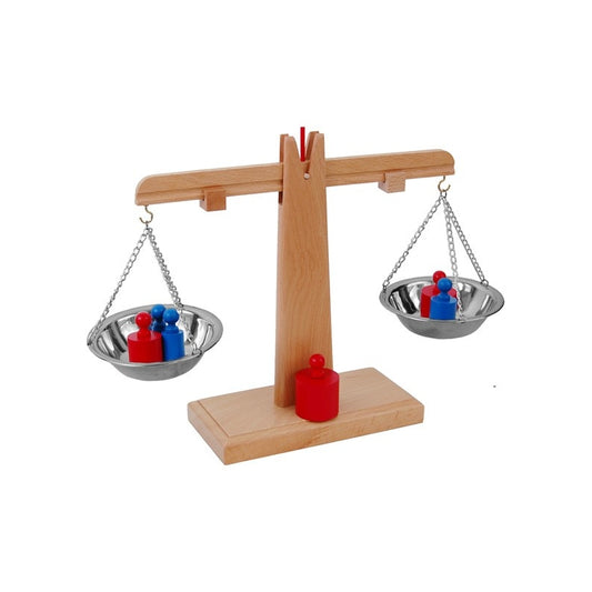 Balance en bois Montessori à plateaux avec poids colorés pour découvrir poids et équilibre.