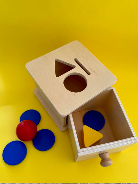 Box imbucare avec tiroir et formes géométriques