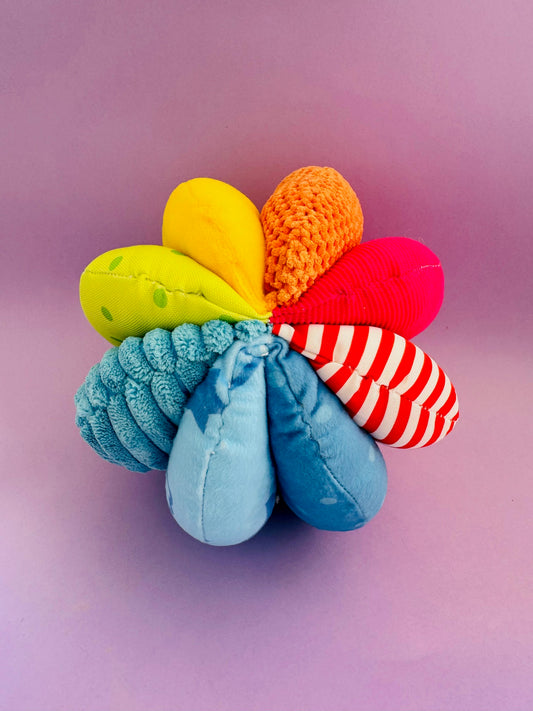 Balle patchwork Montessori avec clochette